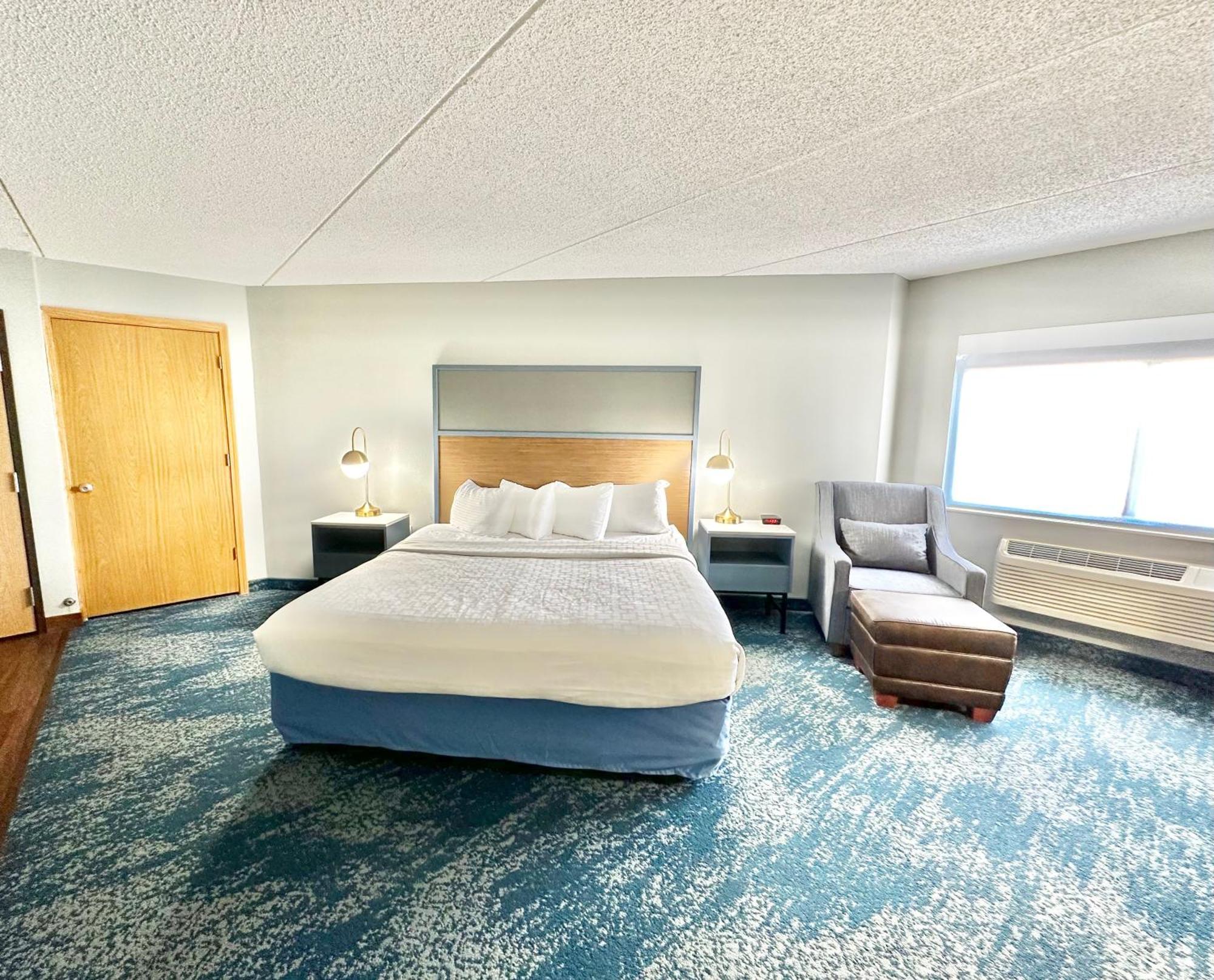 Americinn By Wyndham Near Canterbury Park Hotel