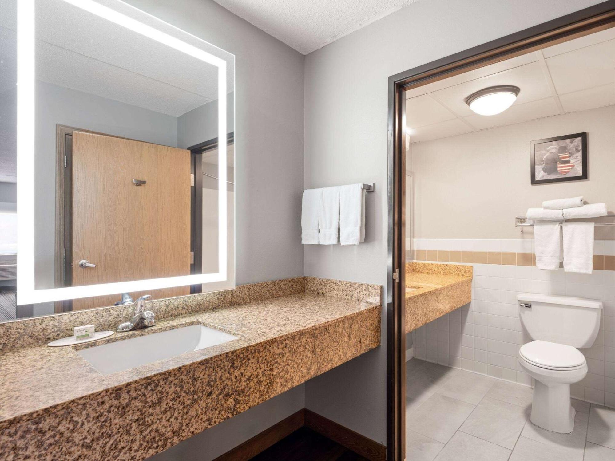Americinn By Wyndham Near Canterbury Park Shakopee