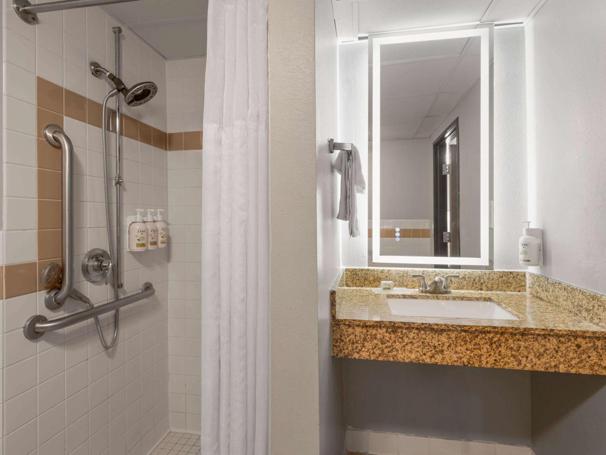Hotel Americinn By Wyndham Near Canterbury Park 3*