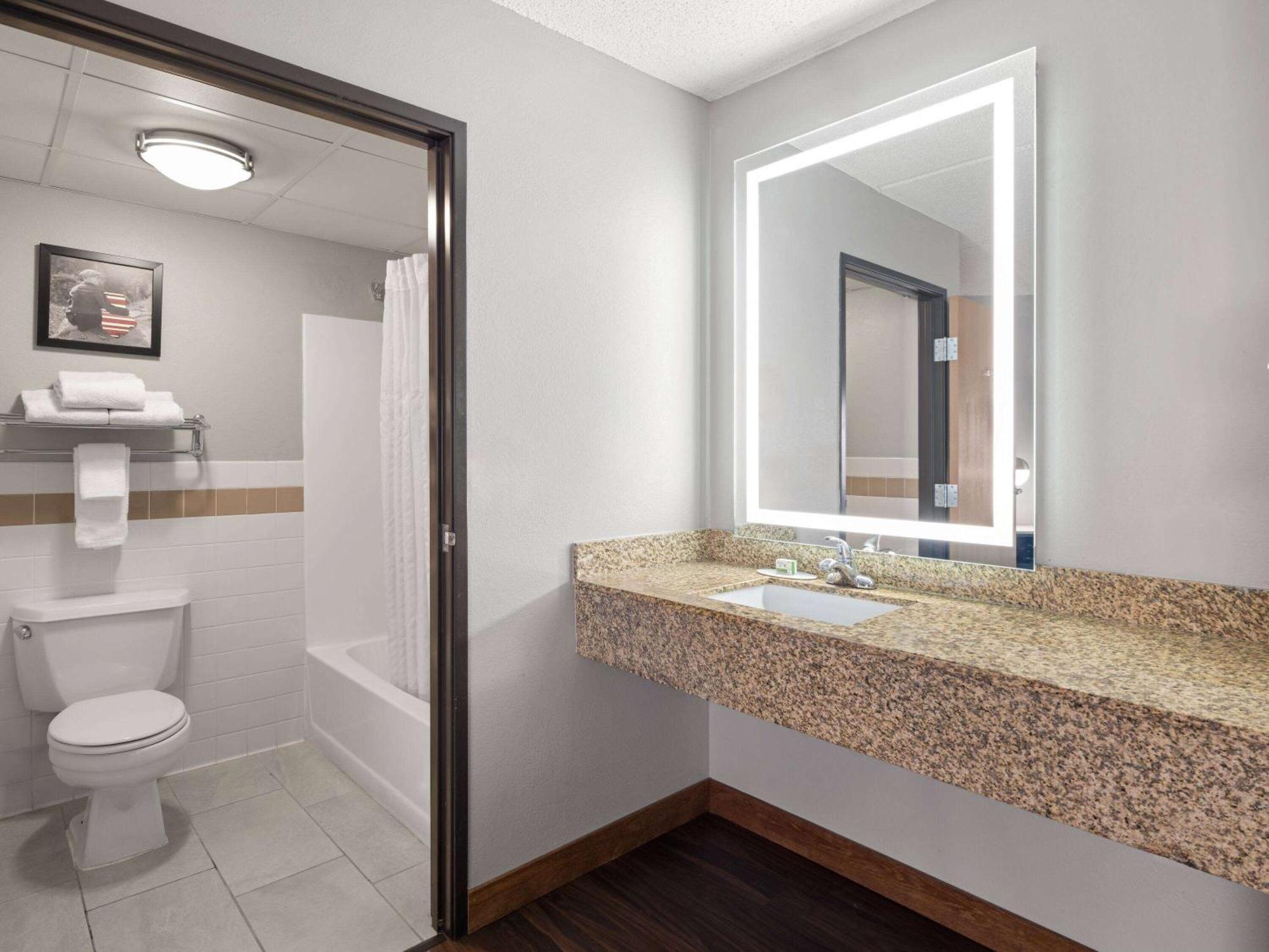 Americinn By Wyndham Near Canterbury Park