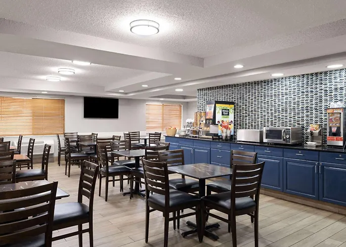 Americinn By Wyndham Shakopee Near Canterbury Park