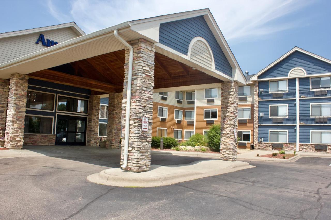 Americinn By Wyndham Near Canterbury Park Hotel