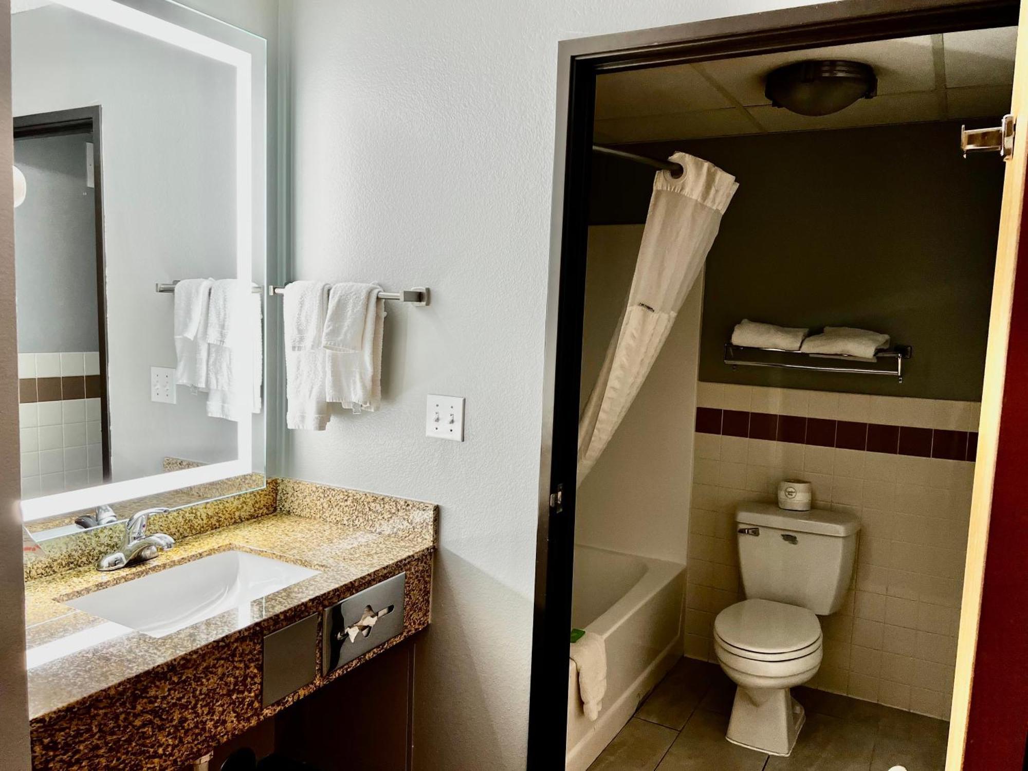 Americinn By Wyndham Near Canterbury Park Hotel 3*