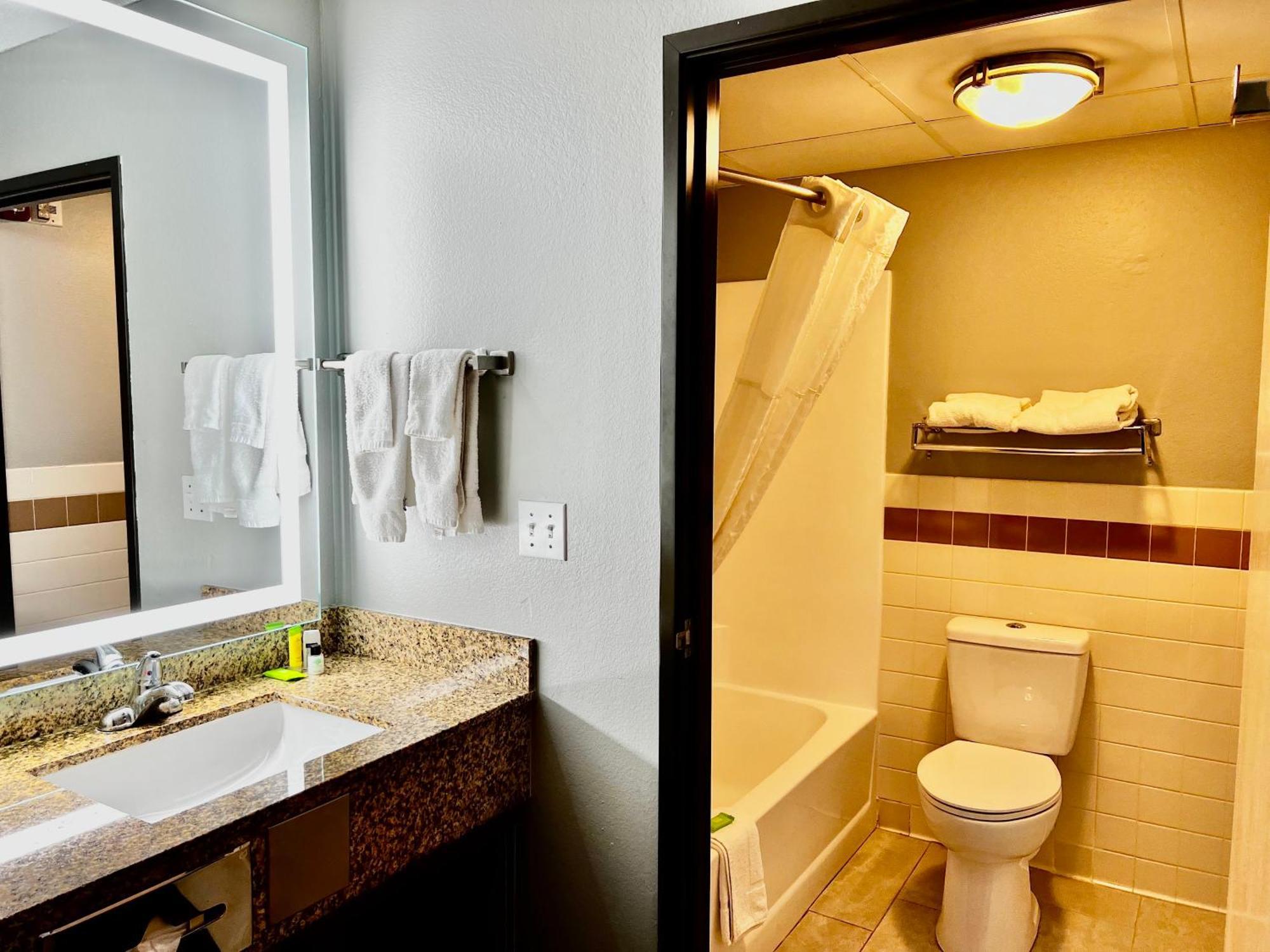 Hotel Americinn By Wyndham Near Canterbury Park Shakopee