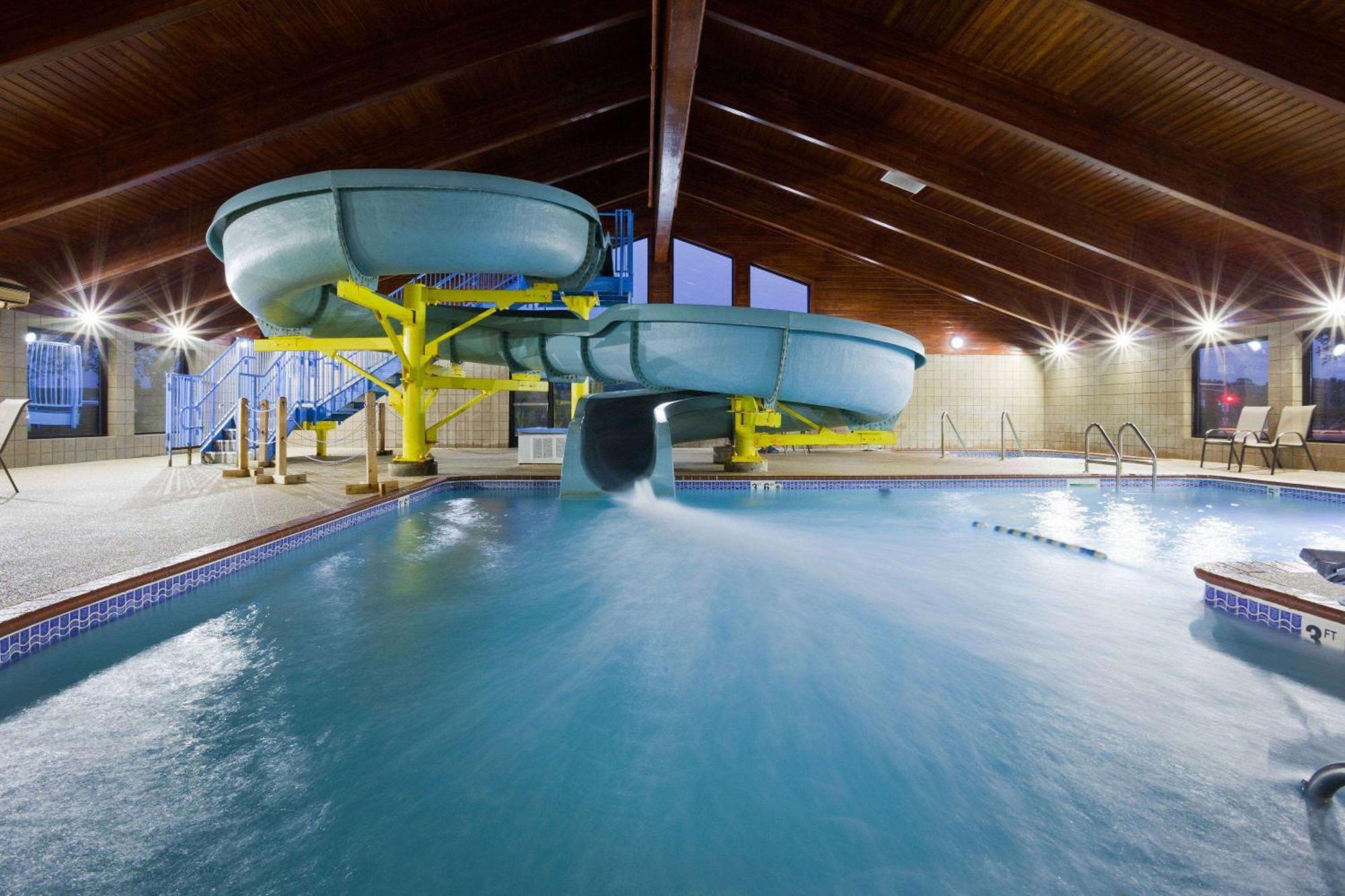 Americinn By Wyndham Near Canterbury Park Hotel 3*