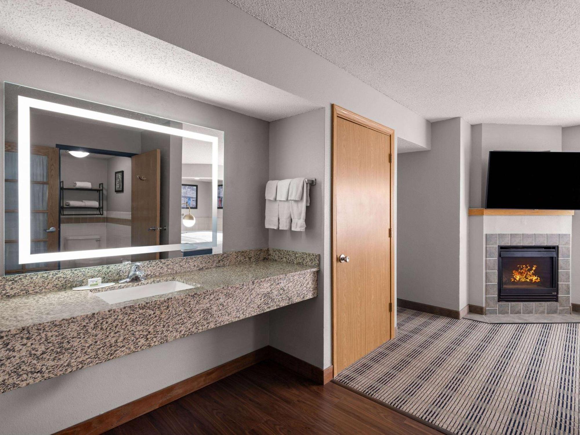 Americinn By Wyndham Near Canterbury Park