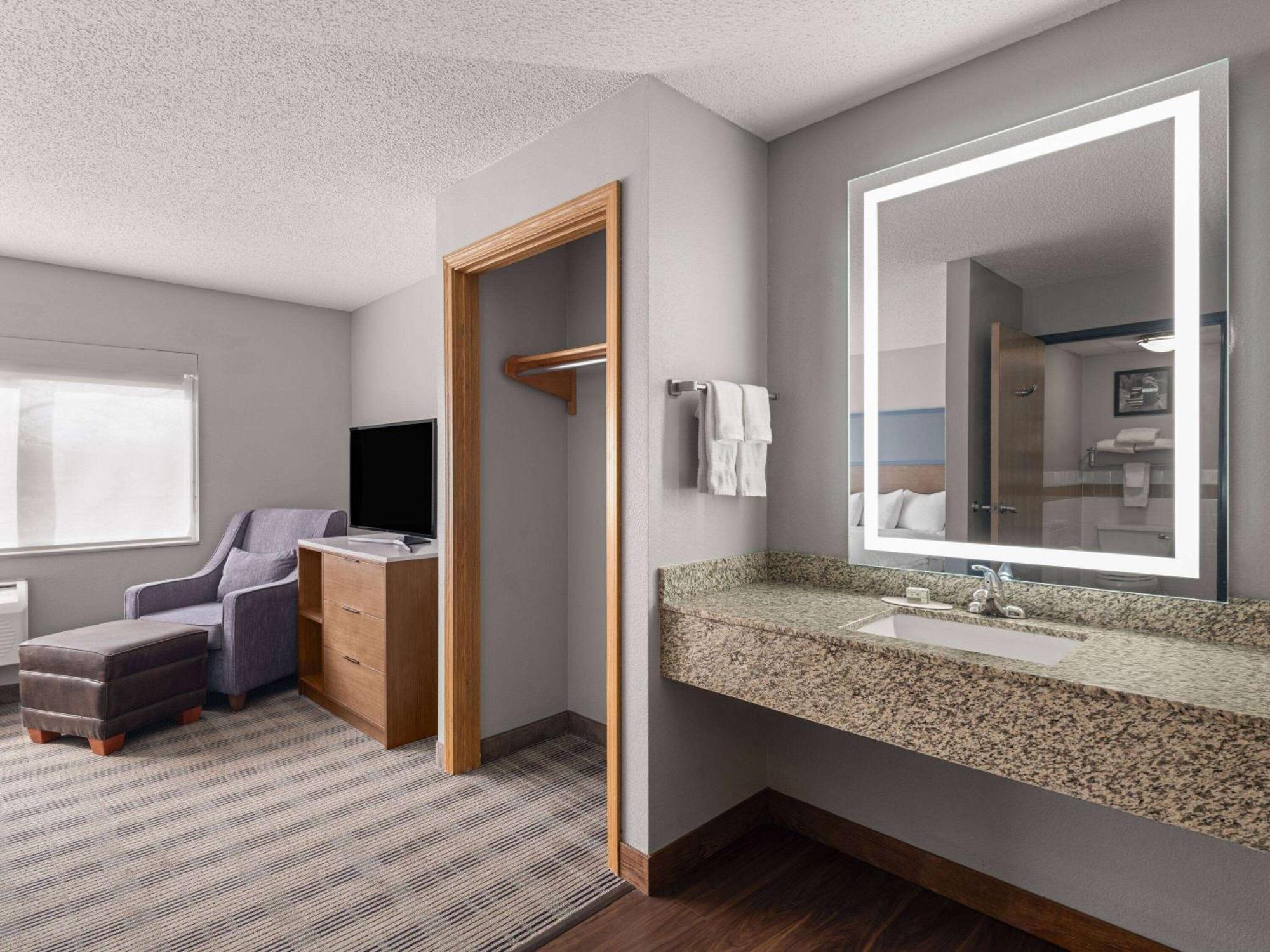 Americinn By Wyndham Near Canterbury Park Hotel 3*