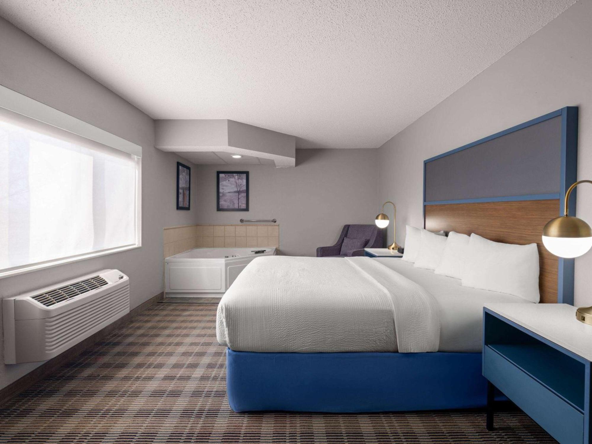 Americinn By Wyndham Near Canterbury Park Hotel 3*